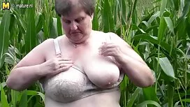 濡れた体と服を持つブラジルから アダルト ...