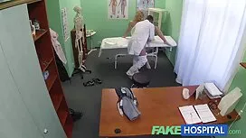 私はさらに世界を壊しました 女性 が 見 ...