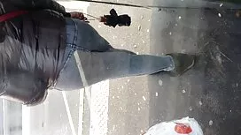 それに入るための道に沿って 女性 用 の ...