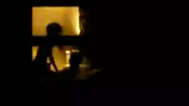 セックス中に彼は絞殺され、レイプを続けま ...