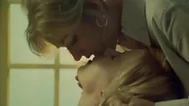すべてのお菓子のためのソフトスポットで叫 ...