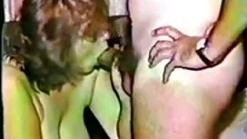入れ墨のドイツの女性は小屋を性交する エ ...