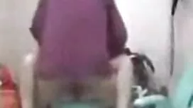 ナイトクラブの後にロシアに酔って暴行 女 ...