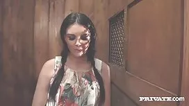 深い喉 女 用 アダルト 動画