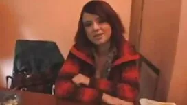 彼女の口の中にメンバーを持つブルネットは ...