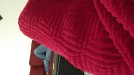 電話で、同時にバレルを持って来る 女の子 ...
