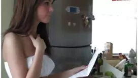 妹は彼女の兄弟にしがみつく彼女を救った  ...